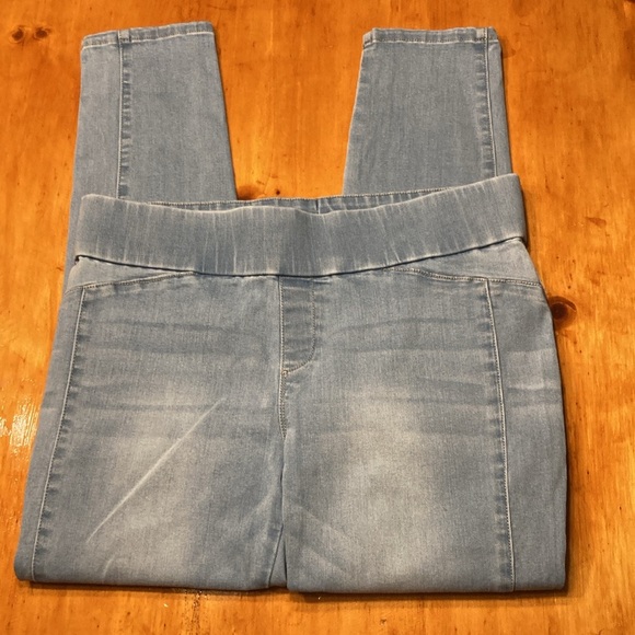 Guess High Waisted Elastic Waist Skinny Stretch Jeans - Host Pick - Picture 3 of 12